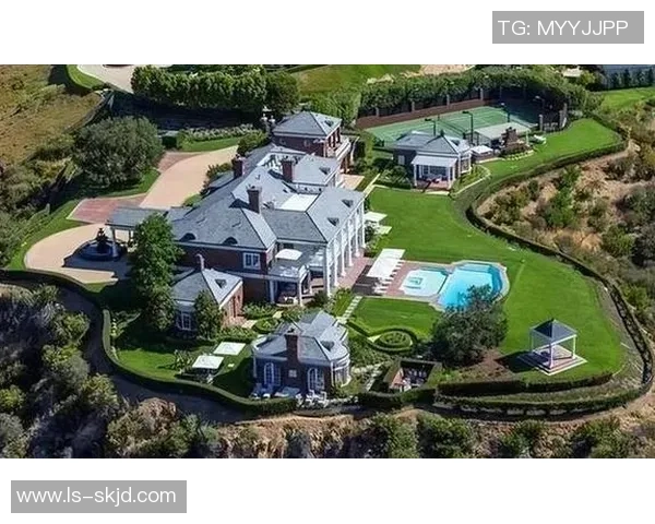 足球明星们的豪宅揭秘:奢华生活背后的故事与设计理念